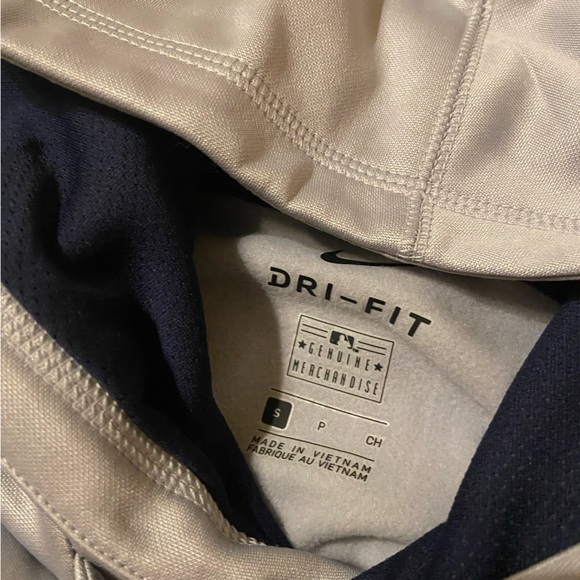 New York Yankees Sweatshirt - Picture 2 of 3